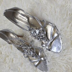 Elegant Silver High Heels with Crystal Embellishments